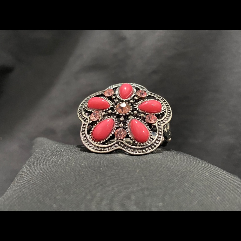 Pink flower statement ring - Picture 2 of 4